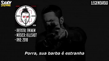 Eminem estuprando o merda do MGK na diss 'KILLSHOT`