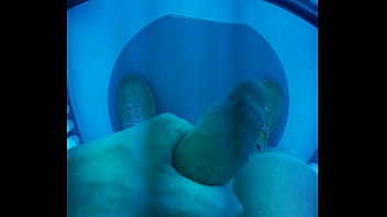Jacking off in tanning bed