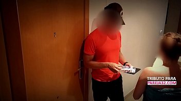 Spanish chick lets the Amazon delivery guy fuck her asshole - Anal sex - Big ass - Swingers Valencia