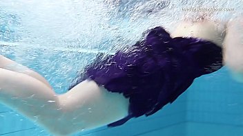 Swimming pool hoe Lenka strips naked