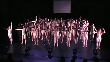 nude moms dancing