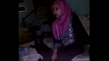 Melayu hijab blowjob and give nice head