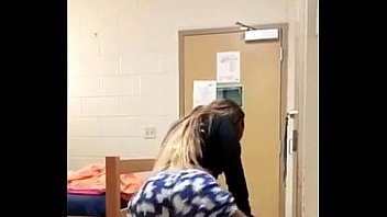 College chick booty clapping