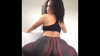 @Russialit Twerking her Booty