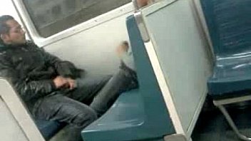 Una verga enorme en el metro