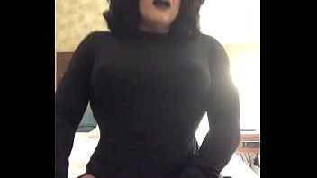 This is a transvestite and her name is  Veronica stocking and she is coming all over the bed by herself her make up and black hose heels black dress with in those luscious lips just make it all worthwhile to watch her Get off and it feels so good
