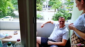 Versaute deutsche Maus Felice Intim fickt richtig schmutzig mit ihren beiden Nachbarn - German Teen