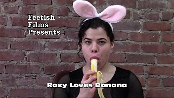 Hot Latina Makes Out With Her Banana