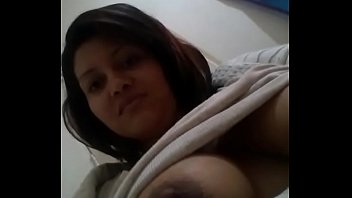 HOt Indian Girls Exposed Her Boobs For Her Boyfriend Webcams