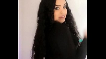 Saudi Arabian flaunts her sexy ass