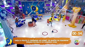 Bibi Tatto - Passa ou Repassa - Domingo Legal (20.12.20) - bibi quase pelada, querendo ser uma putinha bem safadinha, e fazendo os marmonjoes bater uma pra ela, porque ta sem calça