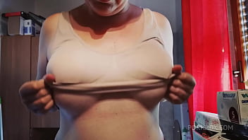 Big tits out while Nicoletta dyes in sexy latex gloves