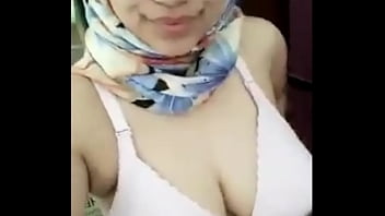 Mahasiswi Jilbab Sange Telanjang di Rumah | Full Video HD : 